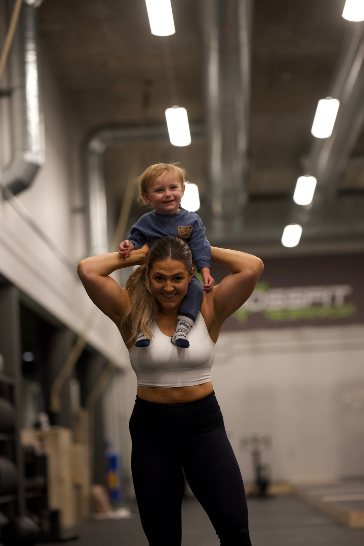 Personlig tränare Moa Vikström med sin son Telefonplan Stockholm